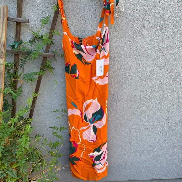 Reformation Besse Dress in Electra - Picture 4 of 9